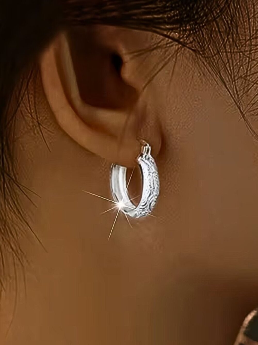 Huggie Hoop Earrings Engraved Pattern Handcrafted Slivery Finish Lever-Back